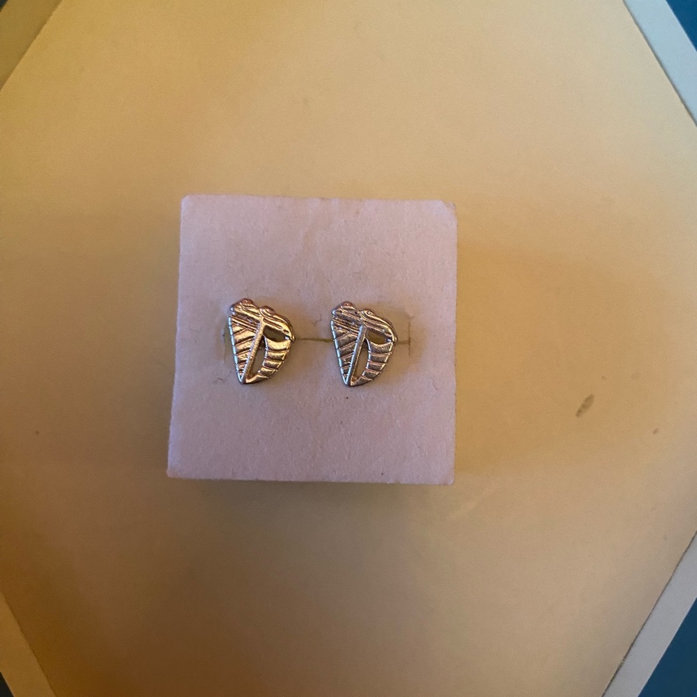 Leaf stud earrings - Picture 2 of 3